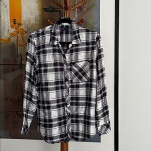 GAP Women’s Plaid Button Down Shirt
